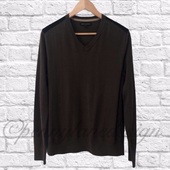 Banana Republic Other - Banana Republic Olive Sweater V-Neck Medium